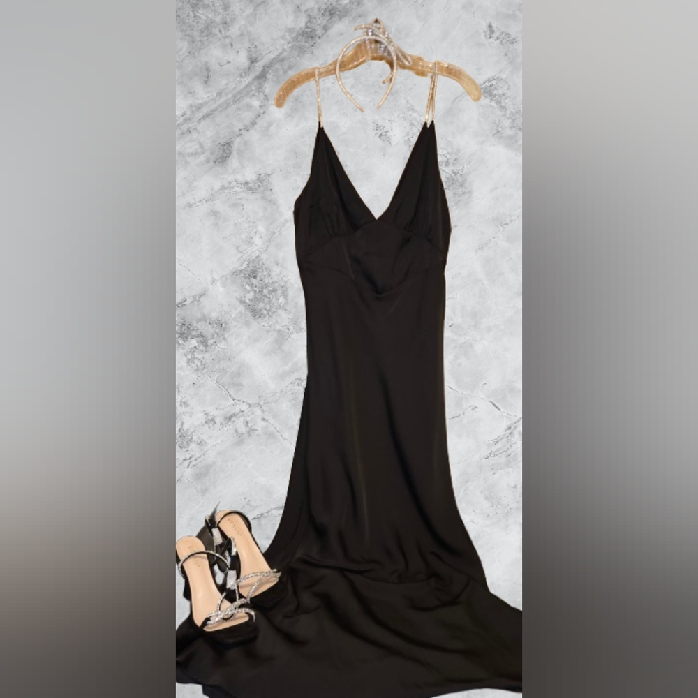 Elegant Black Sleeveless Dress